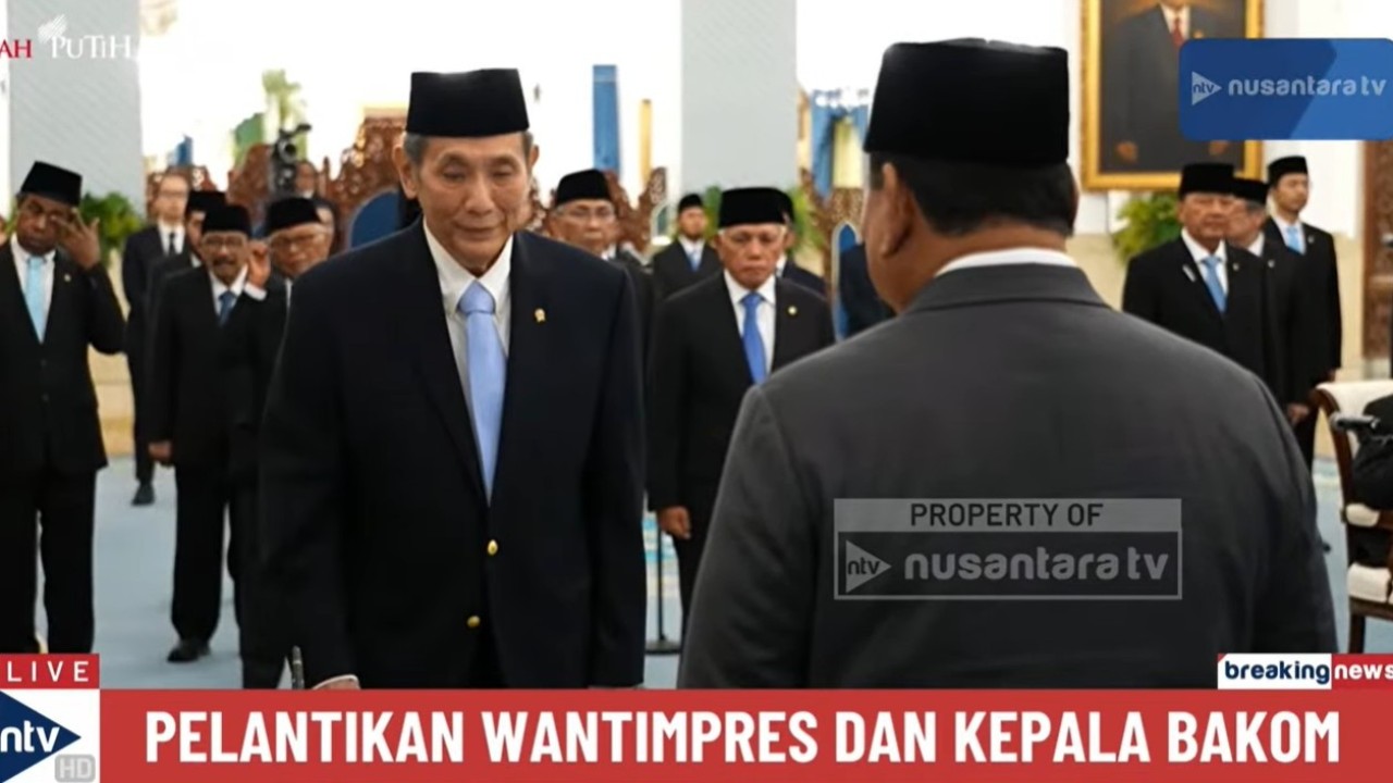 Presiden Prabowo Subianto resmi melantik pengusaha nasional Jusuf Hamka atau yang akrab disapa Babah Alun sebagai anggota Dewan Pertimbangan Presiden (Wantimpres) di Istana Negara, Jakarta, Jumat (2/10/2026).