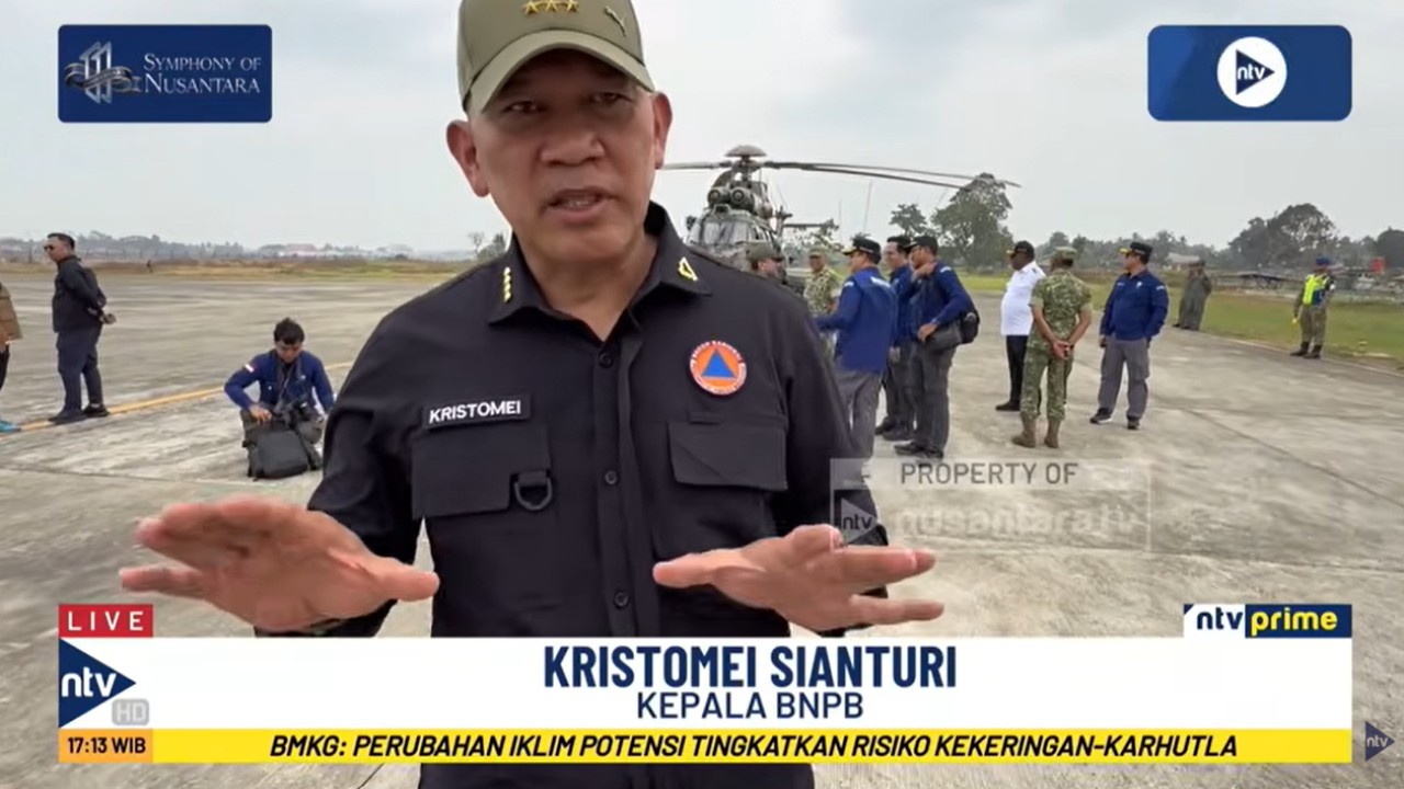 Kepala BNPB Kristomei Sianturi meninjau langsung Karhutla di Kabupaten Merauke, Papua Selatan.